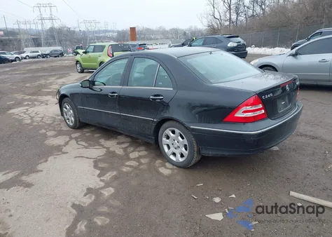 2005 Mercedes-Benz C 240 Luxury 4Matic из США, поврежденный, VIN WDBRF81J35F577393